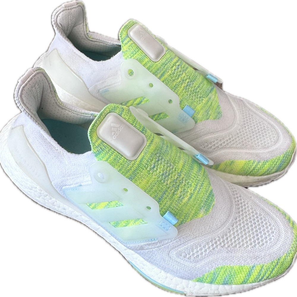 Adidas Ultraboost 22 White/White/Bliss Blue: no laces